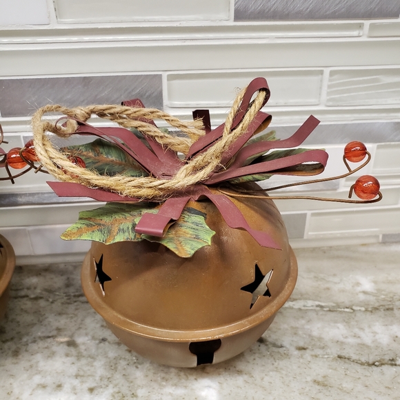 2 Large Bells - Picture 2 of 4